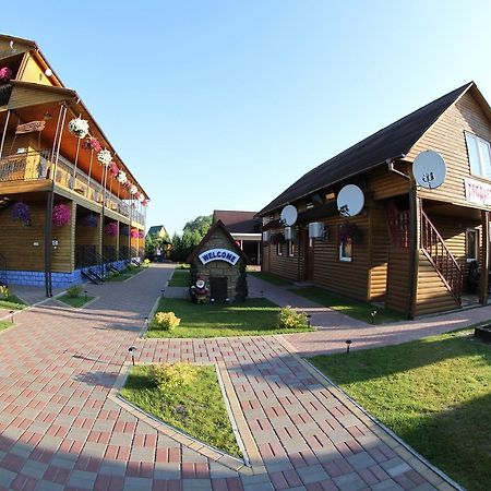 Hotel-Complex Mizh Triokh Ozer Svityaz' Buitenkant foto