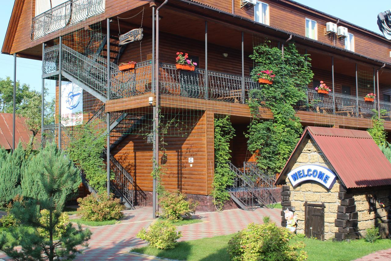 Hotel-Complex Mizh Triokh Ozer Svityaz' Buitenkant foto