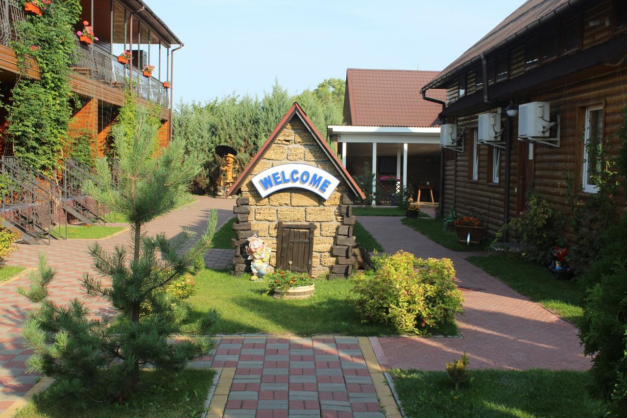 Hotel-Complex Mizh Triokh Ozer Svityaz' Buitenkant foto