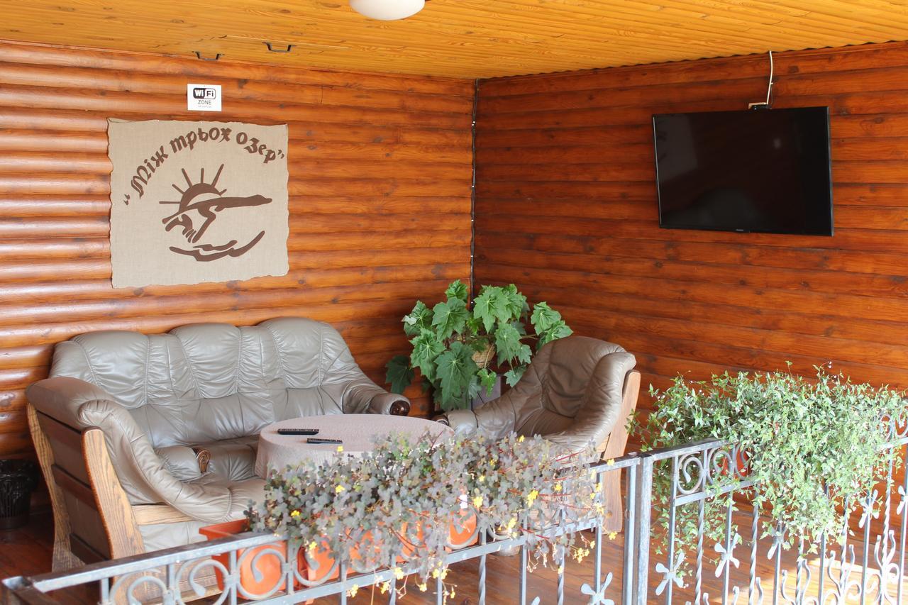 Hotel-Complex Mizh Triokh Ozer Svityaz' Buitenkant foto