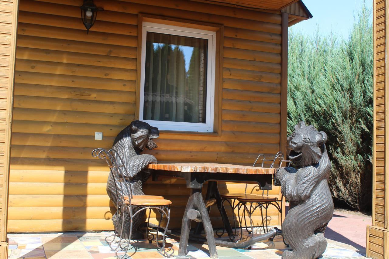 Hotel-Complex Mizh Triokh Ozer Svityaz' Buitenkant foto