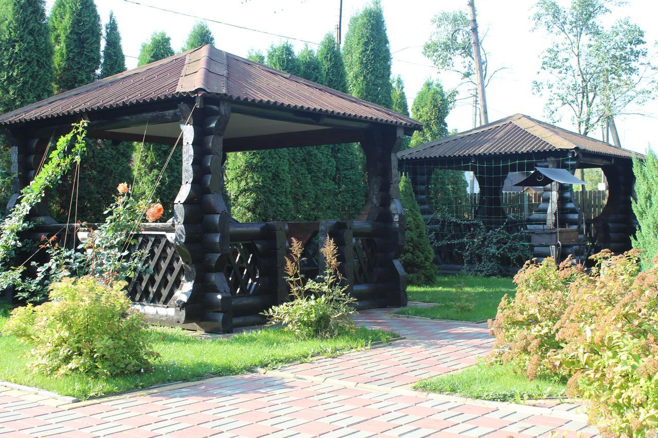 Hotel-Complex Mizh Triokh Ozer Svityaz' Buitenkant foto