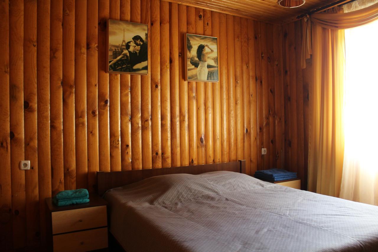 Hotel-Complex Mizh Triokh Ozer Svityaz' Buitenkant foto